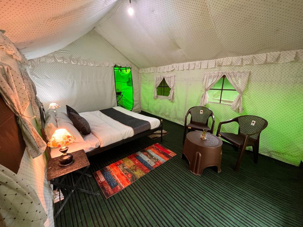 Himalayan Root Swiss Cottage Tents - Camping With Bonfire Manāli Eksteriør billede